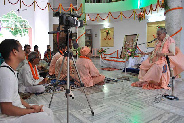 Sri Sri Guru Gauranga Radha Madan Mohanjiu