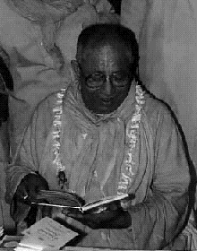 Srila Govinda Maharaj reading